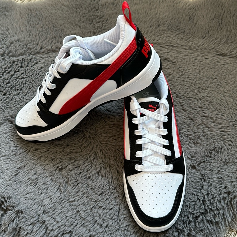 Puma Rebound v6 lo Jr NWOT (no box) fit like 6&1/2 brand runs small
